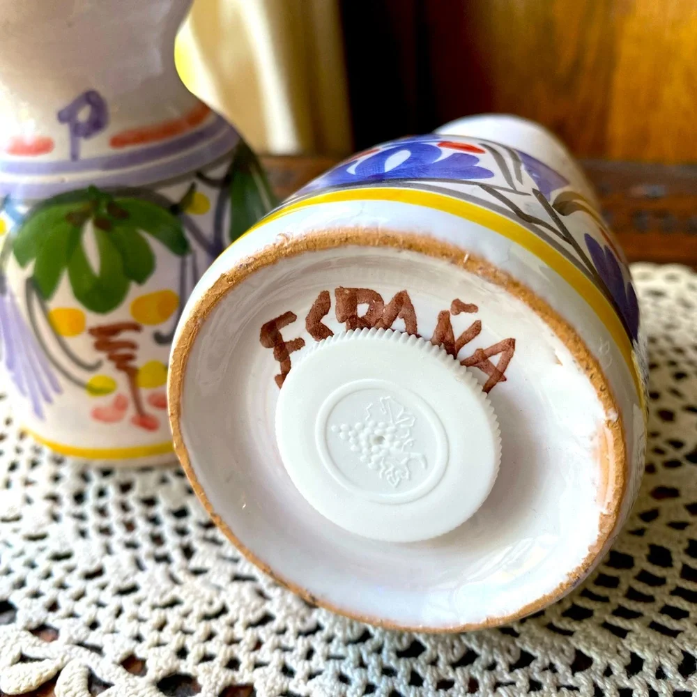 España Hand Painted Salt & Pepper Shakers Made in Spain NWT